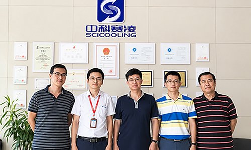 SCICOOLING team members and representatives from the Aerospace 511 Institute posing for a group photo in front of the company exhibition wall.