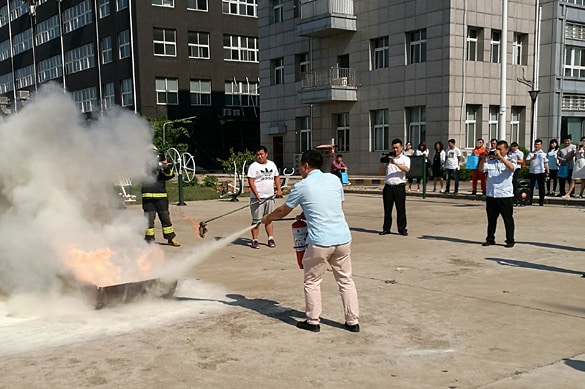 SCICOOLING employees conducting fire extinguisher training during an emergency drill