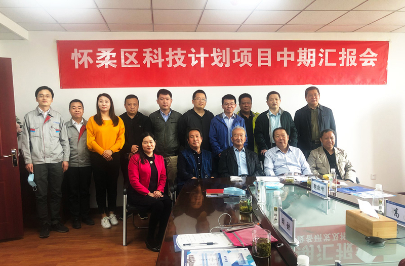 Group photo of experts and project members attending SCICOOLING’s science and technology project mid-term report meeting.