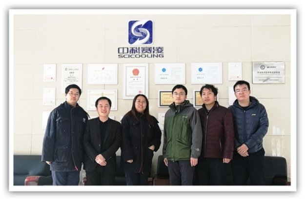 SCICOOLING employees and visiting experts posing for a group photo during a technical exchange meeting.