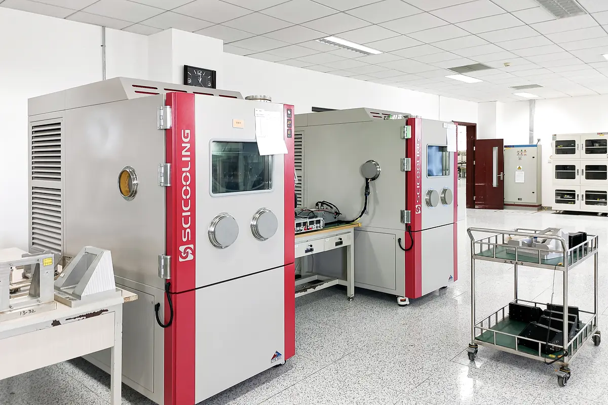 SCICOOLING High & low temperature chamber — SP1430