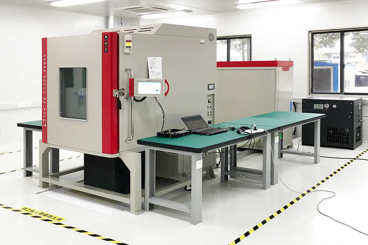SCICOOLING Vibration-isolated temperature chamber — SP1376