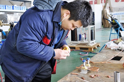 SCICOOLING employees participating in equipment assembly skills competition and technical training