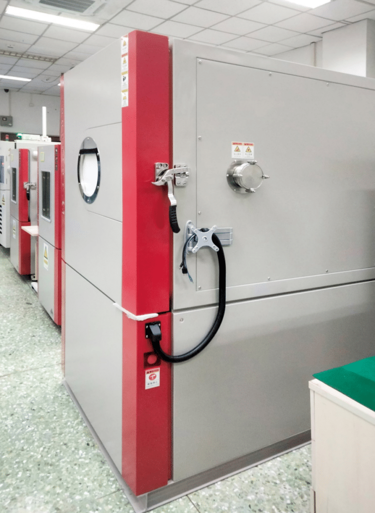 SCI high and low temperature low-pressure chamber for university research