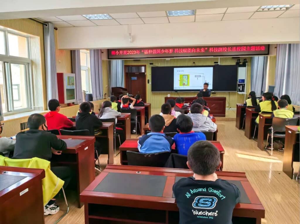 SCI science outreach presentation for students in a classroom