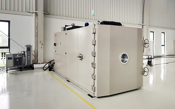 Side view of the 3.4 m³ Beihang ultra-low-temperature altitude chamber