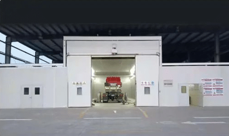Large climatic chamber designed to test a complete vehicle