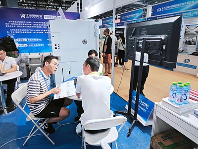 Seated business discussion beside a chamber at the exhibition