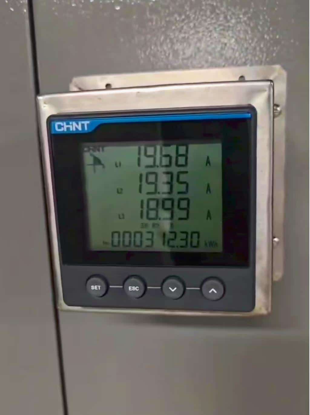 Power meter used for chamber energy measurement